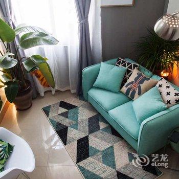 广州白云机场龙归地铁站附近宜家电影房整租公寓(柏塘一社公园分店)酒店提供图片