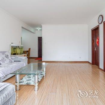 青岛金沙滩啤酒城民宿(个人房东)(黄岛区政府会议中心分店)酒店提供图片