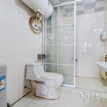 青岛金沙滩啤酒城民宿(个人房东)(黄岛区政府会议中心分店)酒店提供图片