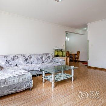 青岛金沙滩啤酒城民宿(个人房东)(黄岛区政府会议中心分店)酒店提供图片