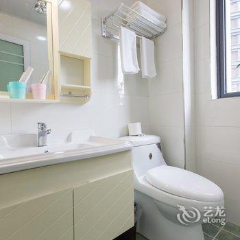 重庆梧栖公寓(中国历史文化名街雕塑分店)酒店提供图片