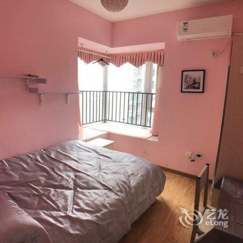 重庆宅自由公寓(大石坝村分店)酒店提供图片