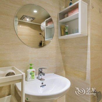 成都雨雨公寓(福善莲根禅文化艺术馆分店)酒店提供图片