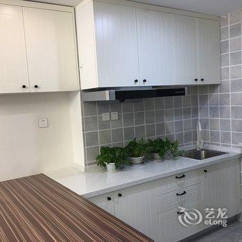 青岛愿重要的人快乐公寓酒店提供图片