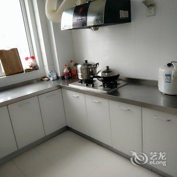青岛金沙滩精装套三民宿酒店提供图片