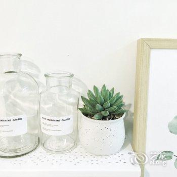 上海老弄堂天窗小白屋普通公寓酒店提供图片