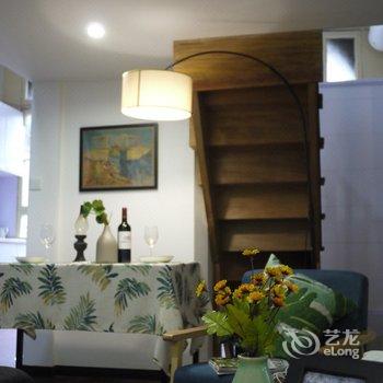 上海外滩边的英式老房带阳台Loft旅行家复式酒店提供图片