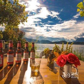 泸沽湖沐光湖景客栈酒店提供图片