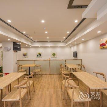 乐旅程酒店(南宁民主建政南路小吃街店)酒店提供图片