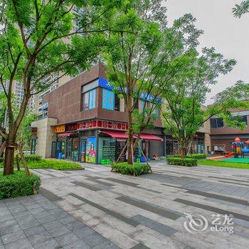 重庆翠湖小家—网红轻轨旁边江景房邻江看湖公寓(重庆天地分店)酒店提供图片