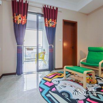 重庆翠湖小家—网红轻轨旁边江景房邻江看湖公寓(重庆天地分店)酒店提供图片