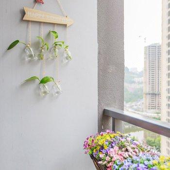 重庆翠湖小家—网红轻轨旁边江景房邻江看湖公寓(重庆天地分店)酒店提供图片