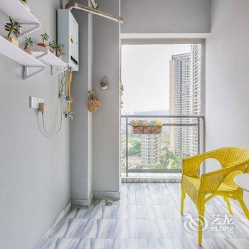 重庆翠湖小家—网红轻轨旁边江景房邻江看湖公寓(重庆天地分店)酒店提供图片