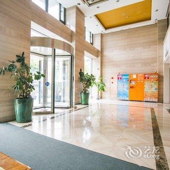 Warm轻奢简居公寓(上海止园新村社区店)酒店提供图片