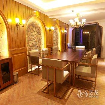 溪畔女儿家客栈(张家界千古情店)酒店提供图片