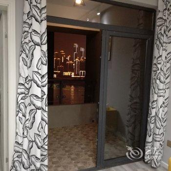 重庆慕色艺术公寓(南滨路景区分店)酒店提供图片