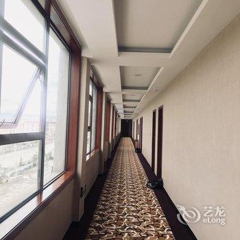 当雄君临酒店酒店提供图片