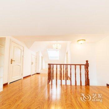 青岛途悦豪华度假公寓(崂山风景区小河东馨苑)(生态美术馆分店)酒店提供图片