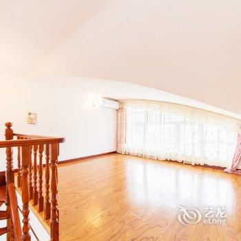 青岛途悦豪华度假公寓(崂山风景区小河东馨苑)(生态美术馆分店)酒店提供图片