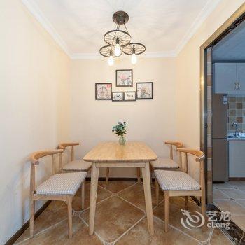 重庆零贰叁民宿酒店提供图片