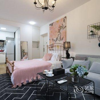 CosyRoom公寓(上海花言草语三彩坊店)酒店提供图片