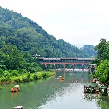 青城山·瓶庐·私汤影院度假别墅(青城山高铁站店)酒店提供图片