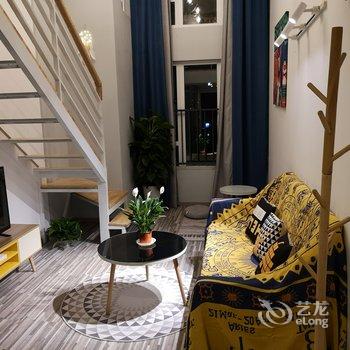 重庆夜漠公寓(8号店)酒店提供图片