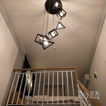 重庆夜漠公寓(8号店)酒店提供图片
