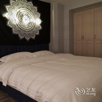重庆夜漠公寓(8号店)酒店提供图片