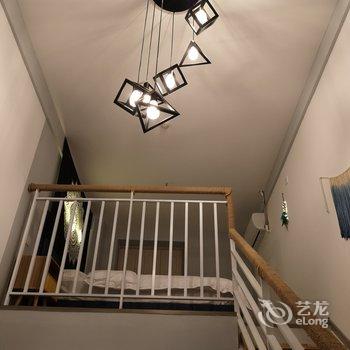重庆夜漠公寓(8号店)酒店提供图片
