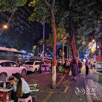 重庆夜漠公寓(8号店)酒店提供图片