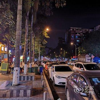 重庆夜漠公寓(8号店)酒店提供图片