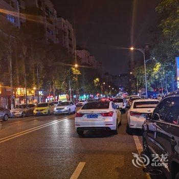 重庆夜漠公寓(8号店)酒店提供图片