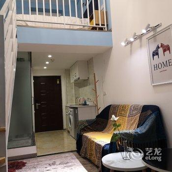 重庆夜漠公寓(8号店)酒店提供图片