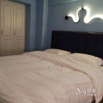 重庆夜漠公寓(8号店)酒店提供图片