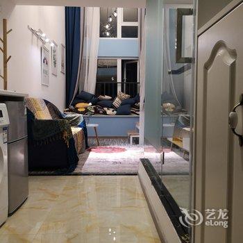 重庆夜漠公寓(8号店)酒店提供图片