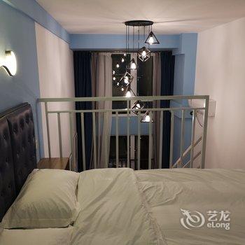 重庆夜漠公寓(8号店)酒店提供图片