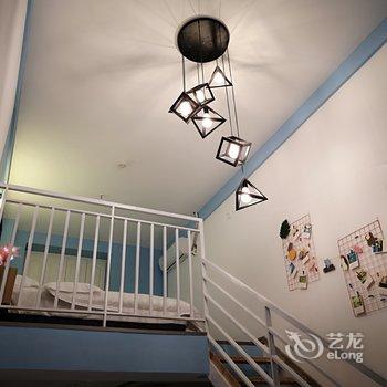 重庆夜漠公寓(8号店)酒店提供图片