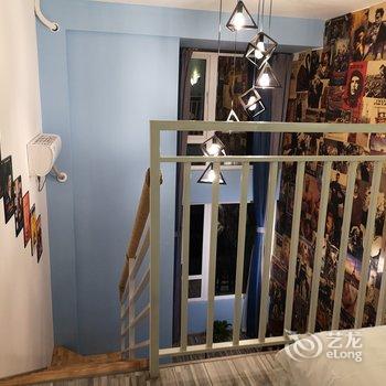 重庆夜漠公寓(8号店)酒店提供图片