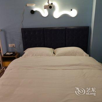重庆夜漠公寓(8号店)酒店提供图片