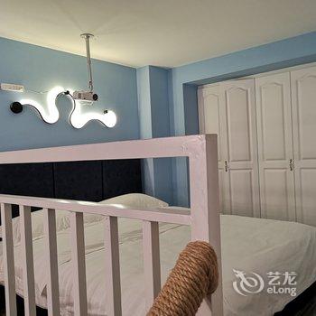 重庆夜漠公寓(8号店)酒店提供图片