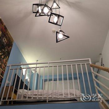 重庆夜漠公寓(8号店)酒店提供图片
