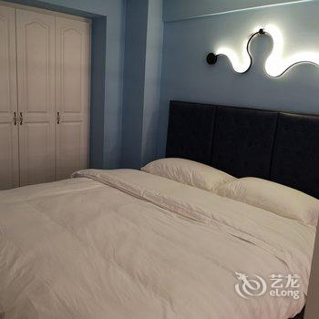 重庆夜漠公寓(8号店)酒店提供图片