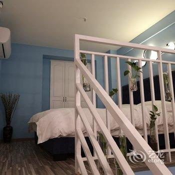 重庆夜漠公寓(8号店)酒店提供图片