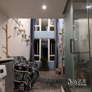 重庆夜漠公寓(8号店)酒店提供图片