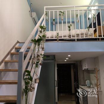 重庆夜漠公寓(8号店)酒店提供图片