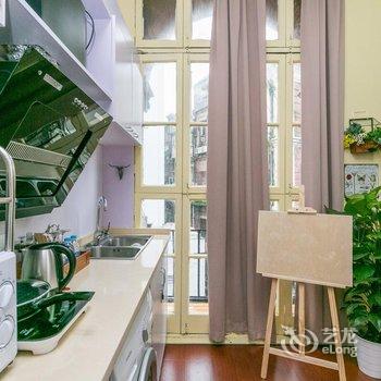 上海外滩边的英式老房带阳台Loft旅行家复式酒店提供图片