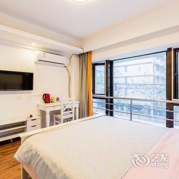 Warm轻奢简居公寓(上海止园新村社区店)酒店提供图片