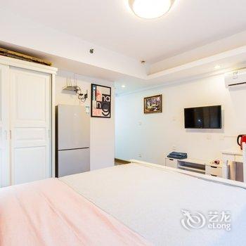 Warm轻奢简居公寓(上海止园新村社区店)酒店提供图片