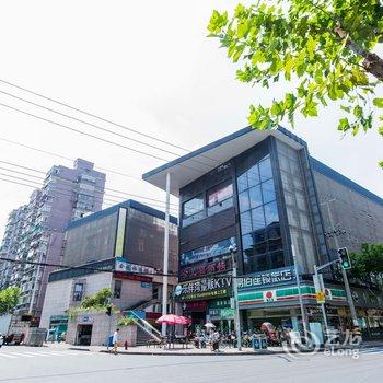 Warm轻奢简居公寓(上海止园新村社区店)酒店提供图片